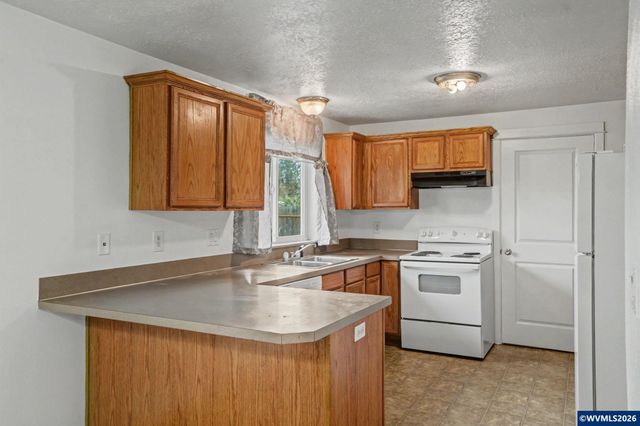 4973 Dixie Av NE, Salem, OR 97301