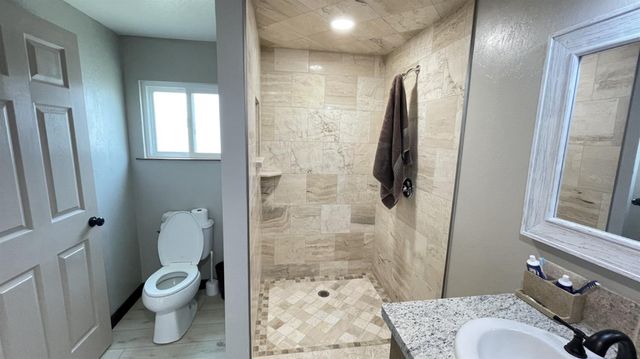 33379 Buttercup Lane, Yokuts Valley, CA 93675