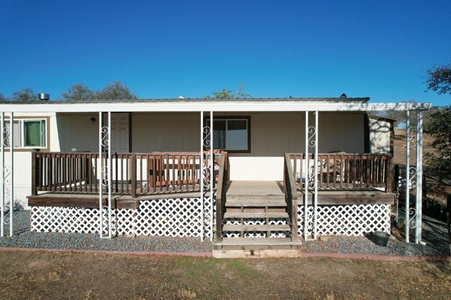 33379 Buttercup Lane, Yokuts Valley, CA 93675