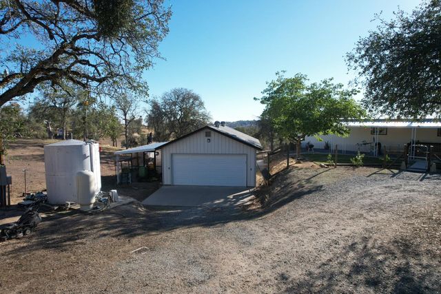 33379 Buttercup Lane, Yokuts Valley, CA 93675