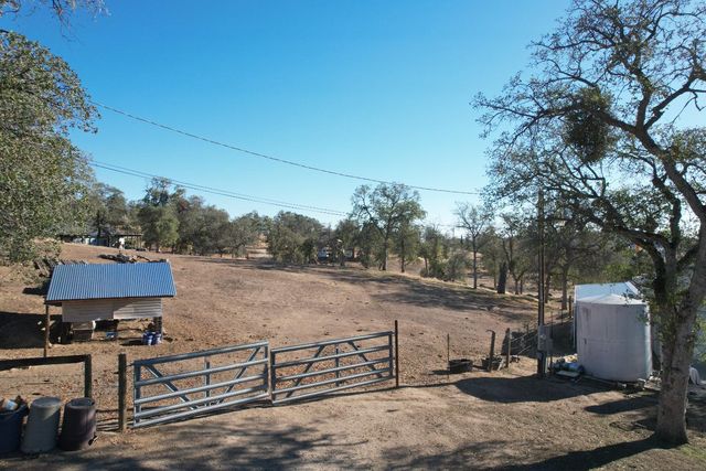 33379 Buttercup Lane, Yokuts Valley, CA 93675