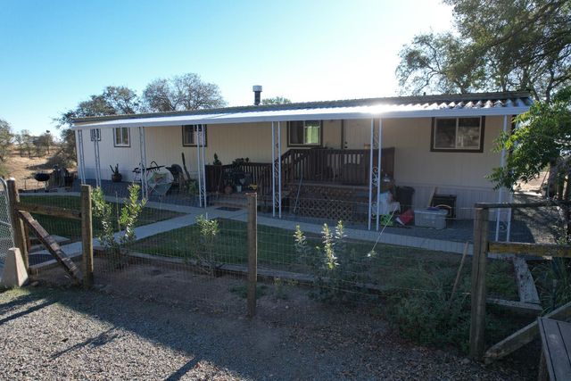33379 Buttercup Lane, Yokuts Valley, CA 93675