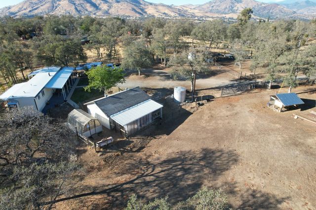 33379 Buttercup Lane, Yokuts Valley, CA 93675