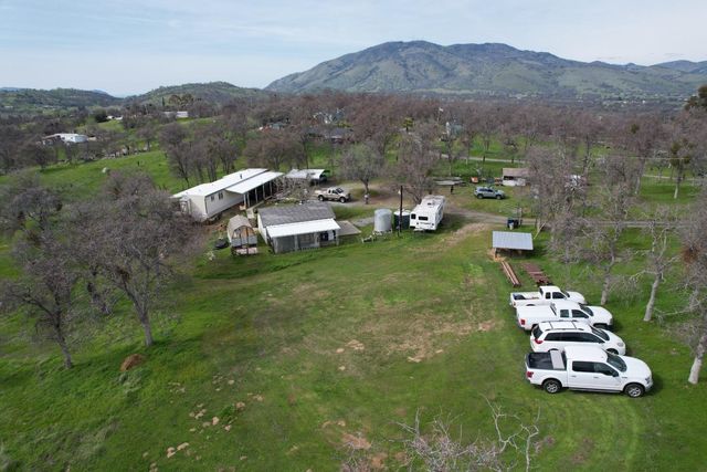 33379 Buttercup Lane, Yokuts Valley, CA 93675