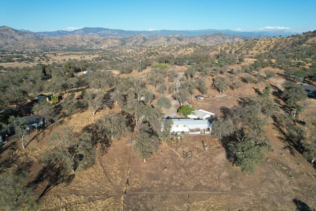 33379 Buttercup Lane, Yokuts Valley, CA 93675