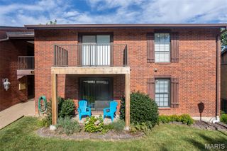 5593 Baronridge Drive 7, St Louis, MO 63129