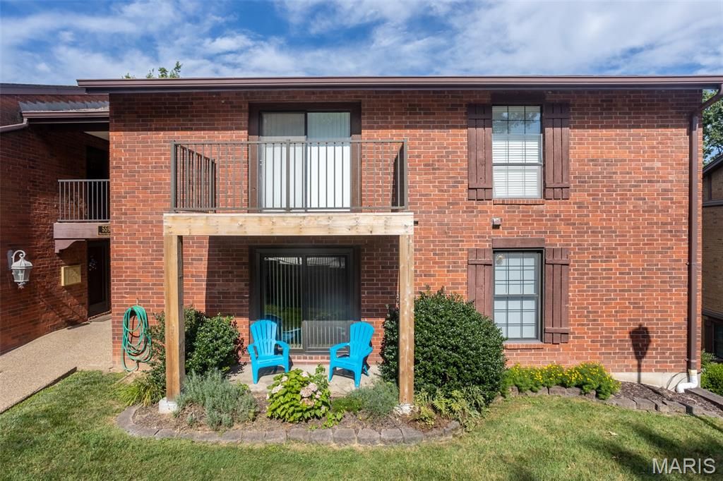 5593 Baronridge Drive 7, St Louis, MO 63129