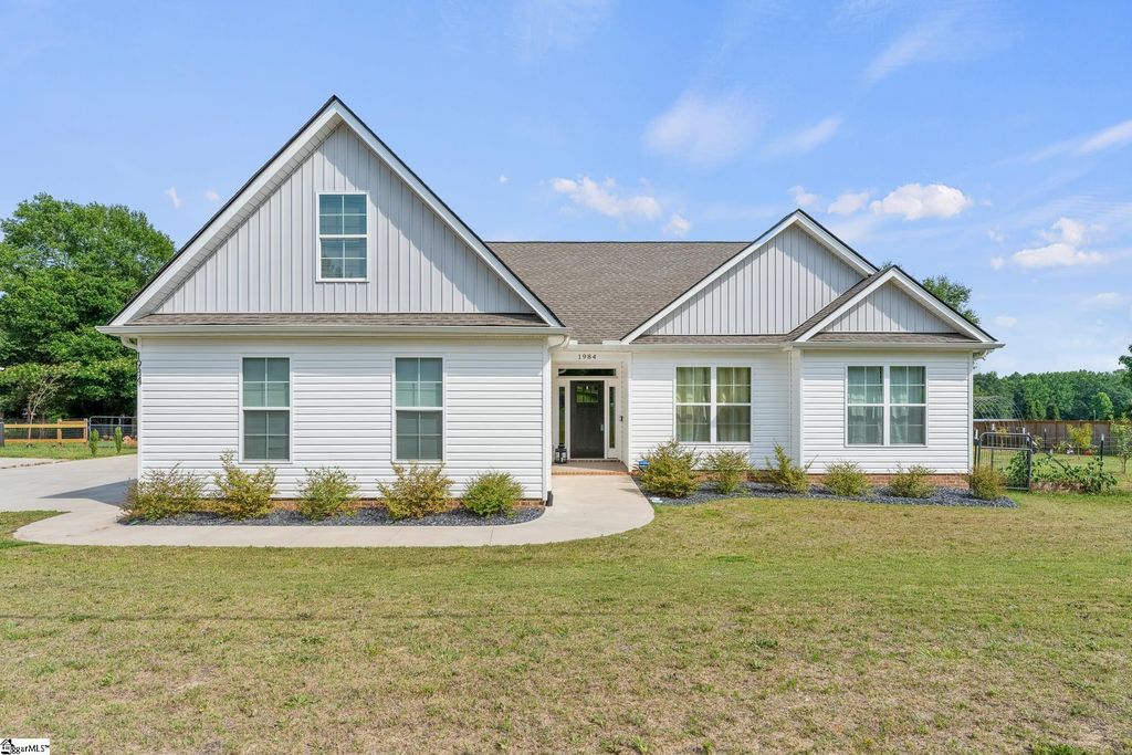 1984 Friendship Church Road, Gray Court, SC 29645