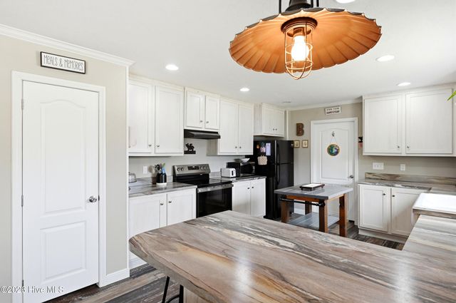 176 Zonnie Lane, Hampstead, NC 28443