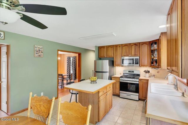 1033 Old Schaghticoke Road, Schaghticoke, NY 12154