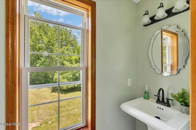 1033 Old Schaghticoke Road, Schaghticoke, NY 12154