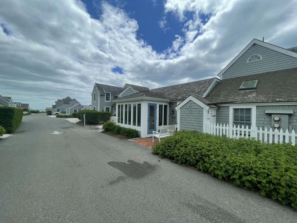 17 Hydrangea Lane, Mashpee, MA 02649