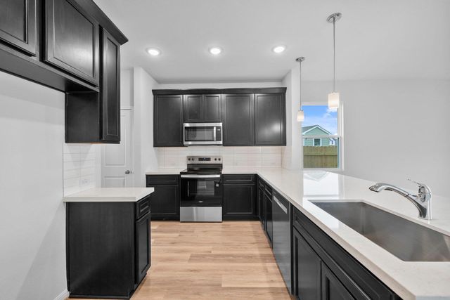 110 Wesley Miller LN, Taylor, TX 76574