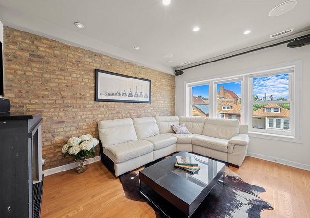 1025 W 31st Place 2, Chicago, IL 60608