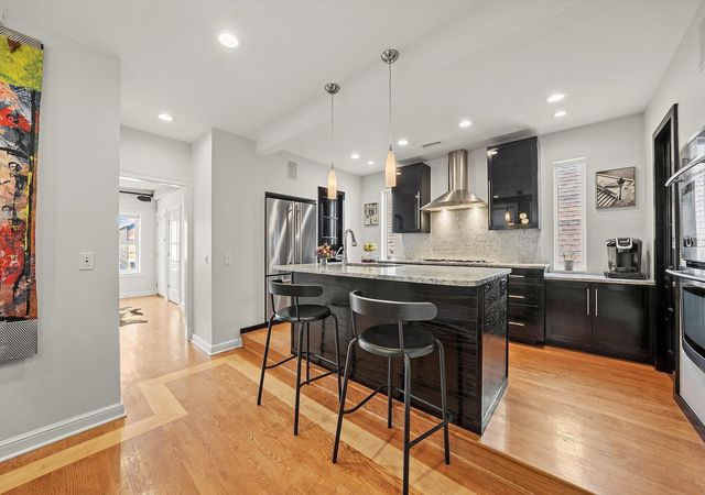 1025 W 31st Place 2, Chicago, IL 60608