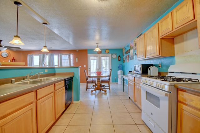 6236 Wildflower Pass NE, Rio Rancho, NM 87144