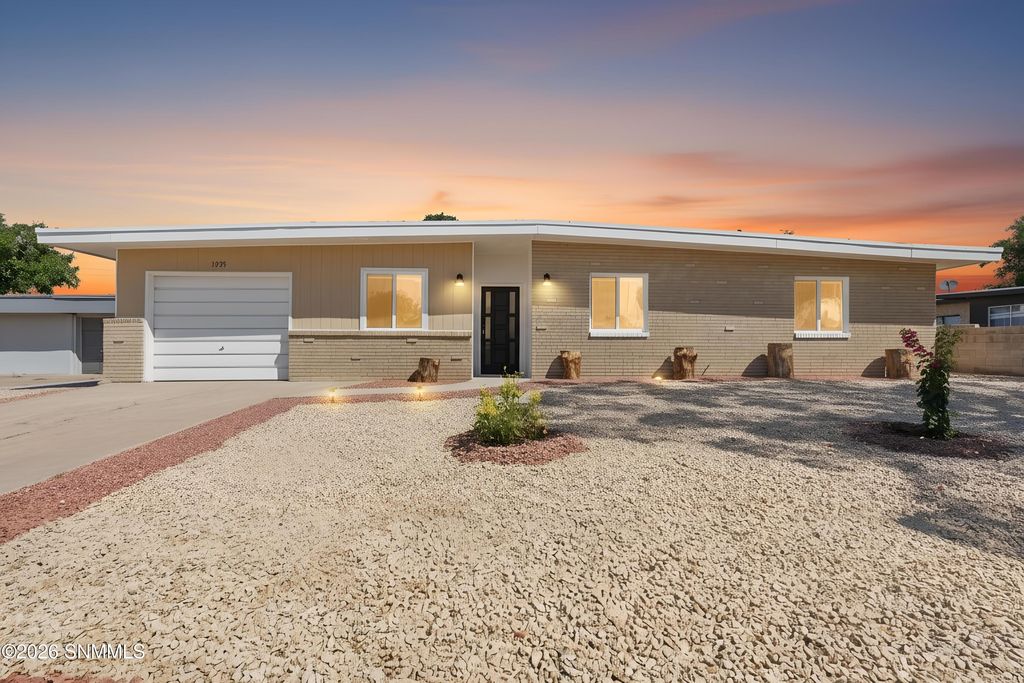 1515 Country Club Circle, Las Cruces, NM 88001