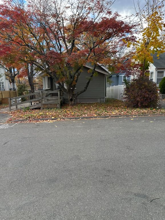 23 Oenoke Place, Stamford, CT 06907