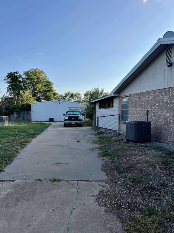 Image 6 of property listing at 7685 Chaparral Run Rd, San Angelo, TX 76903