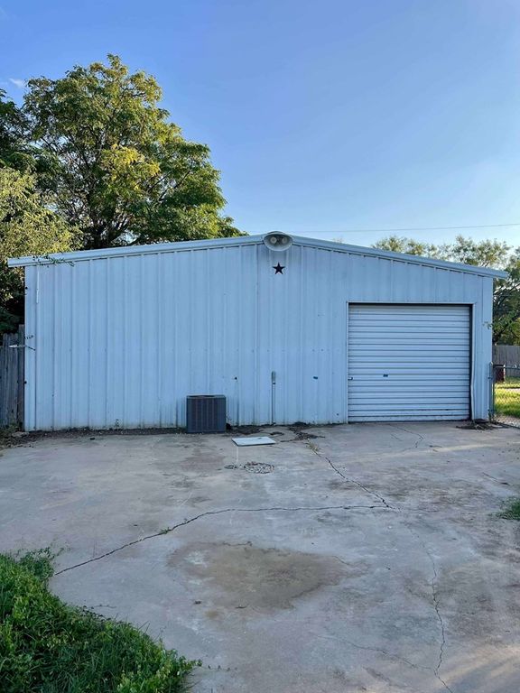 Image 8 of property listing at 7685 Chaparral Run Rd, San Angelo, TX 76903