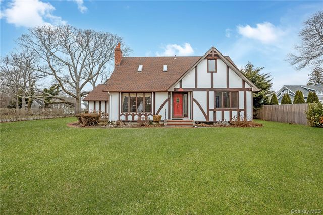 325 Middle Road, Blue Point, NY 11715