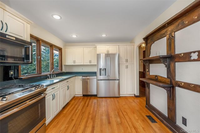 325 Middle Road, Blue Point, NY 11715