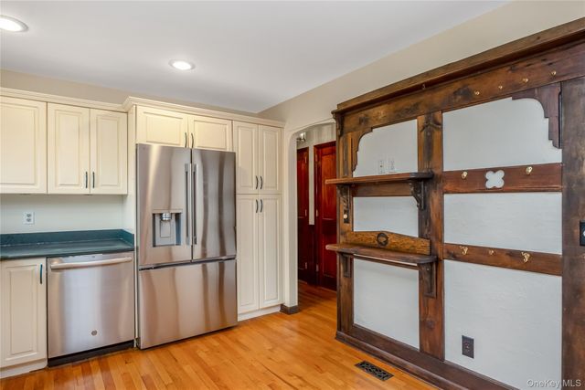 325 Middle Road, Blue Point, NY 11715