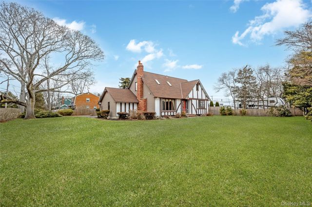 325 Middle Road, Blue Point, NY 11715