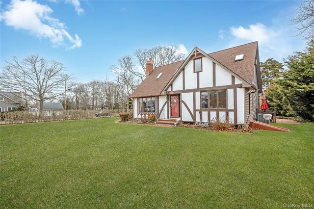 325 Middle Road, Blue Point, NY 11715