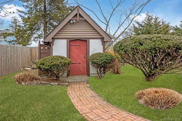 325 Middle Road, Blue Point, NY 11715