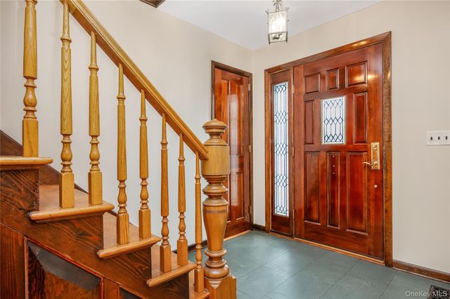 325 Middle Road, Blue Point, NY 11715