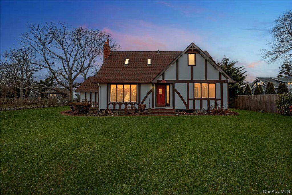 325 Middle Road, Blue Point, NY 11715