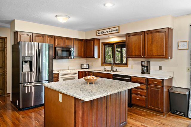 7355 Woodland Trail, Greenfield, MN 55373