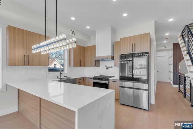 206 Clendenny Avenue 2, Jersey City, NJ 07304