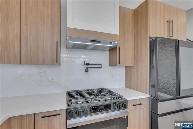 206 Clendenny Avenue 2, Jersey City, NJ 07304