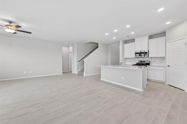 1053 Sunflower Terrace Drive, Magnolia, TX 77355
