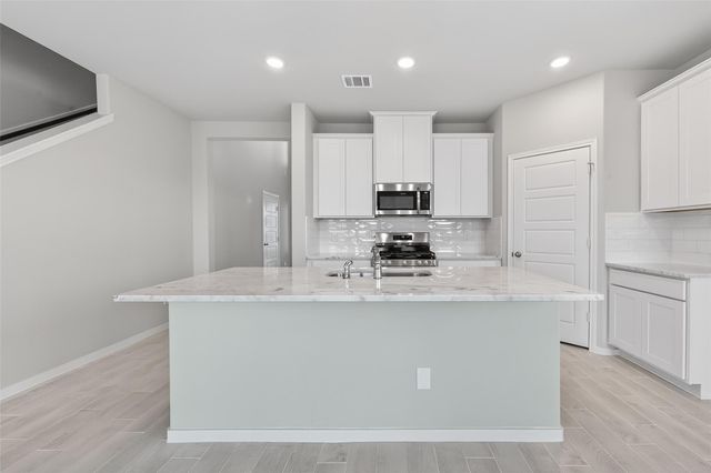 1053 Sunflower Terrace Drive, Magnolia, TX 77355