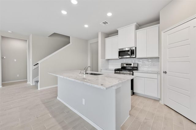 1053 Sunflower Terrace Drive, Magnolia, TX 77355