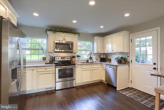712 S BROAD ST, Mechanicsburg, PA 17055