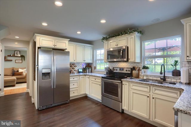 712 S BROAD ST, Mechanicsburg, PA 17055