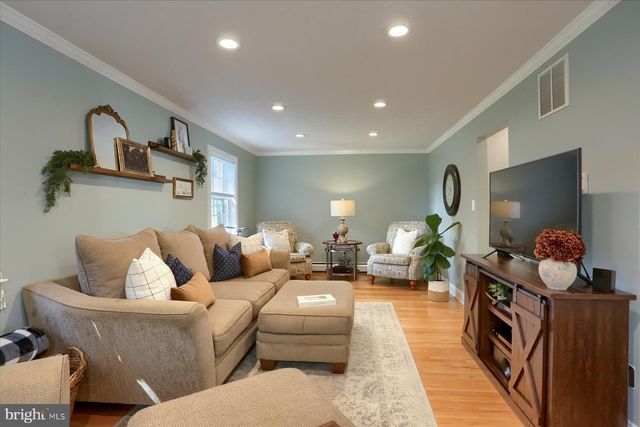 712 S BROAD ST, Mechanicsburg, PA 17055