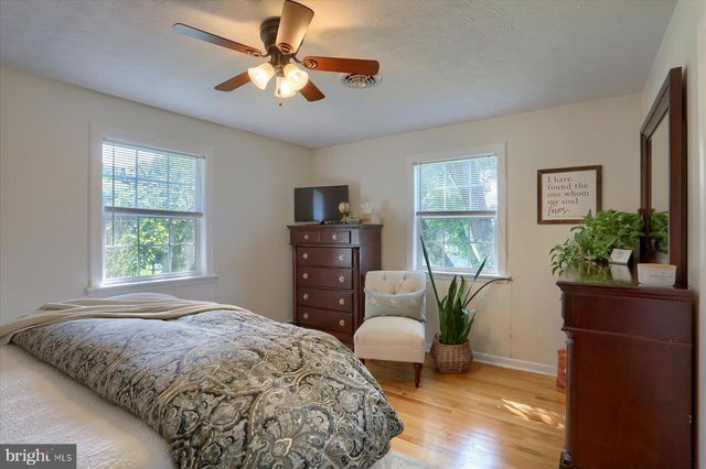 712 S BROAD ST, Mechanicsburg, PA 17055