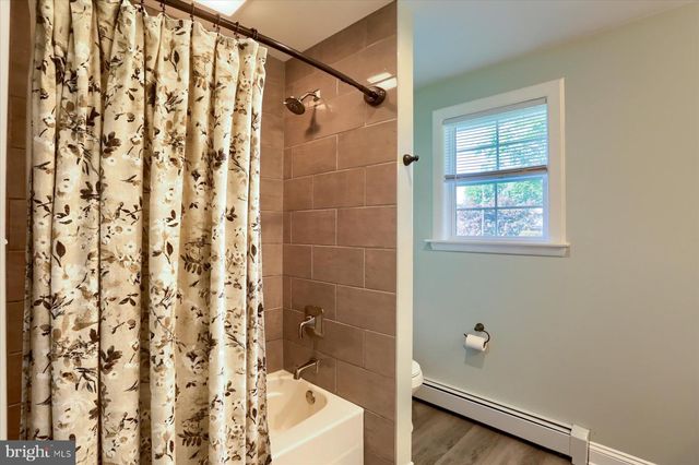 712 S BROAD ST, Mechanicsburg, PA 17055