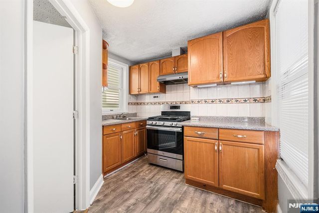 8 Manhattan Avenue, Jersey City, NJ 07307