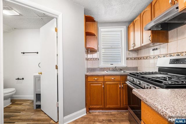 8 Manhattan Avenue, Jersey City, NJ 07307