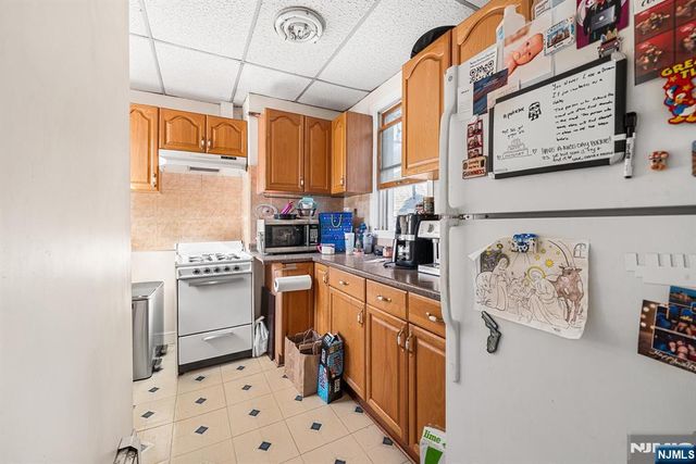 8 Manhattan Avenue, Jersey City, NJ 07307