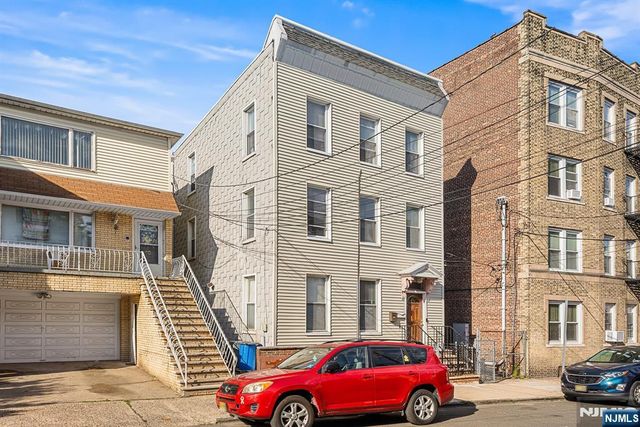 8 Manhattan Avenue, Jersey City, NJ 07307