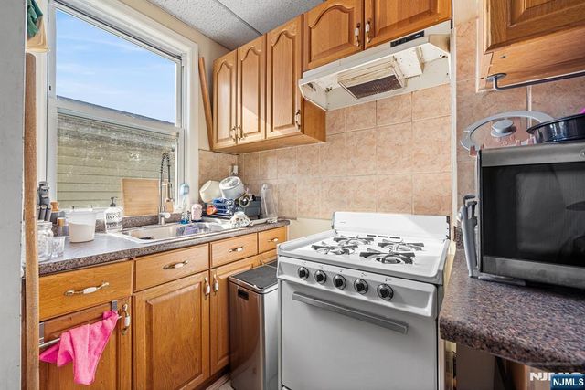 8 Manhattan Avenue, Jersey City, NJ 07307