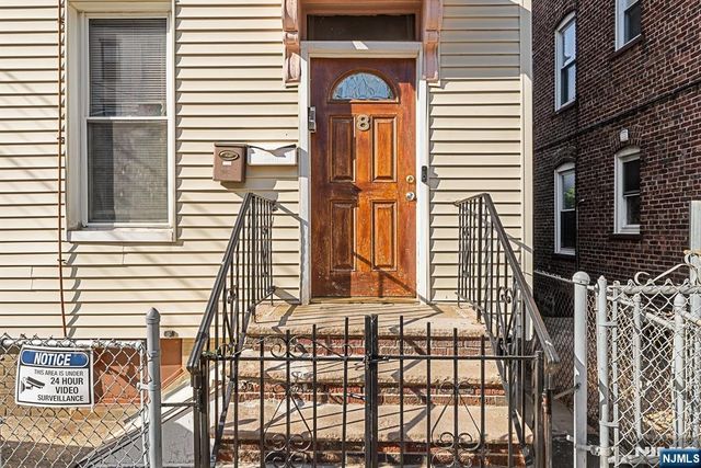8 Manhattan Avenue, Jersey City, NJ 07307