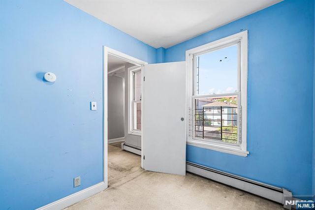 8 Manhattan Avenue, Jersey City, NJ 07307